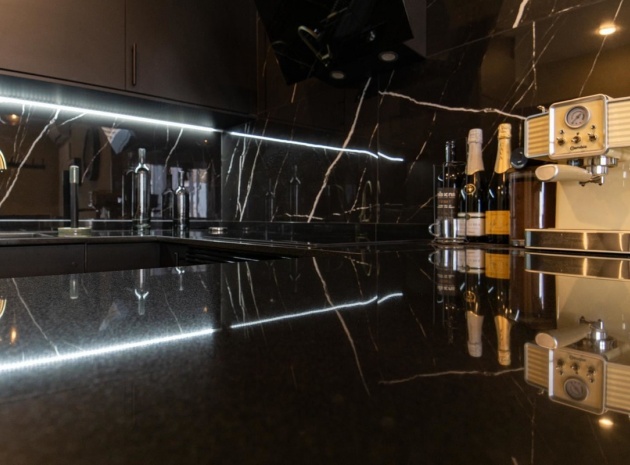 Resale - Apartment - Torrevieja - Torrevieja Centro