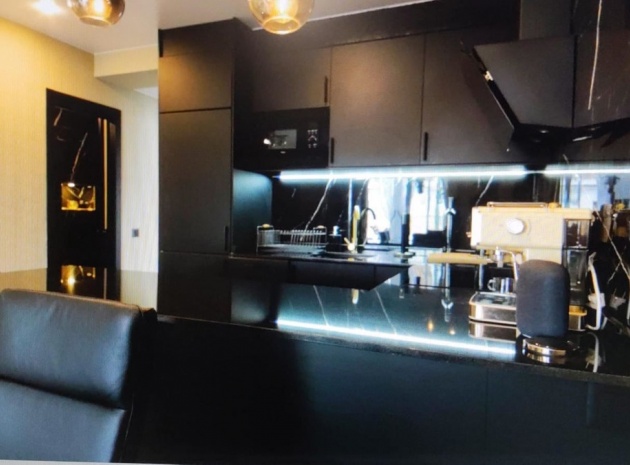 Resale - Apartment - Torrevieja - Torrevieja Centro