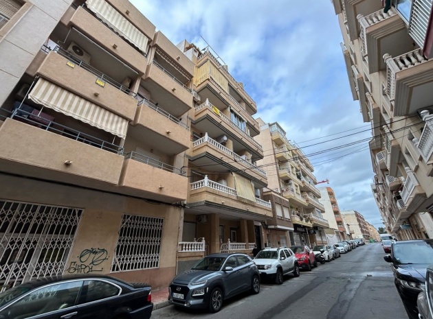 Resale - Apartment - Torrevieja - Torrevieja Centro