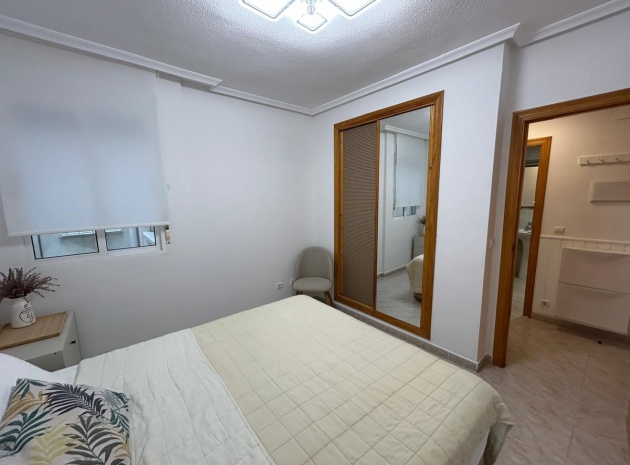 Resale - Apartment - Torrevieja - Torrevieja Centro