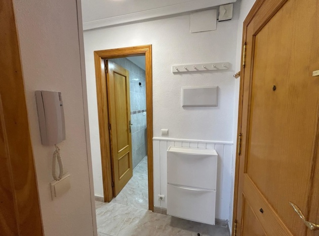 Resale - Apartment - Torrevieja - Torrevieja Centro
