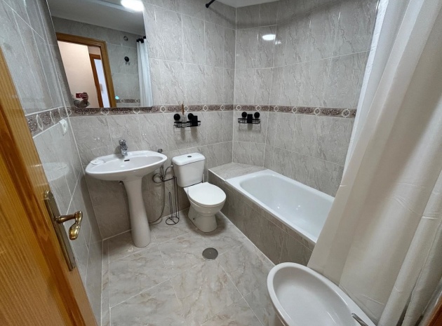 Resale - Apartment - Torrevieja - Torrevieja Centro