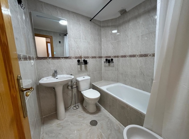 Resale - Apartment - Torrevieja - Torrevieja Centro