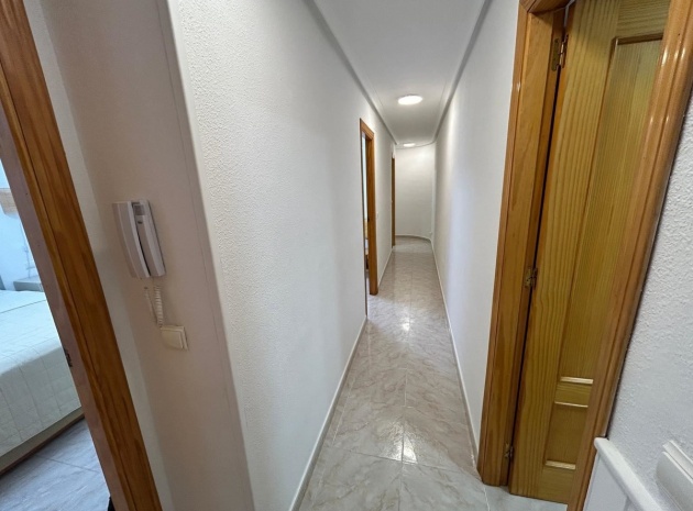 Resale - Apartment - Torrevieja - Torrevieja Centro