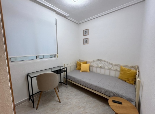 Resale - Apartment - Torrevieja - Torrevieja Centro