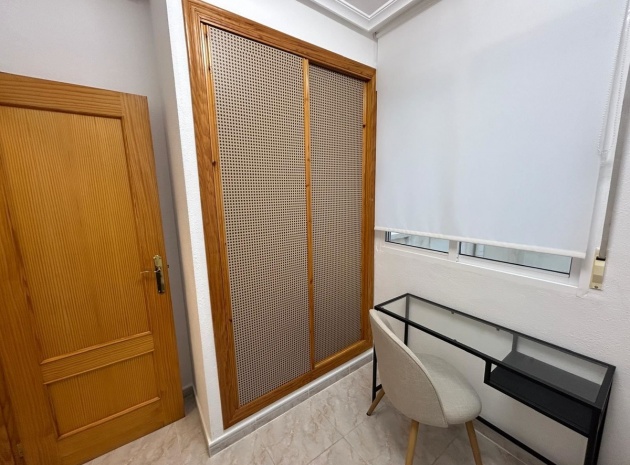 Resale - Apartment - Torrevieja - Torrevieja Centro
