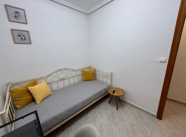 Resale - Apartment - Torrevieja - Torrevieja Centro