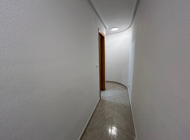 Resale - Apartment - Torrevieja - Torrevieja Centro