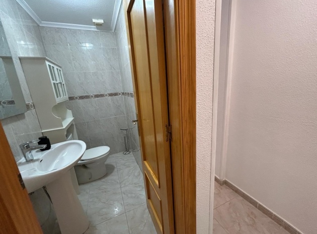Resale - Apartment - Torrevieja - Torrevieja Centro