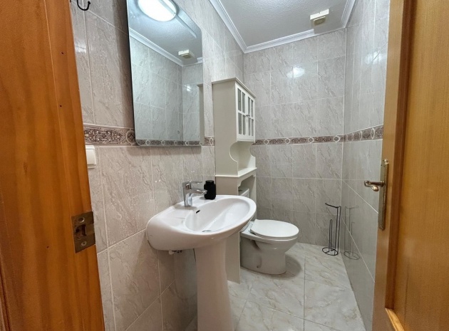 Resale - Apartment - Torrevieja - Torrevieja Centro