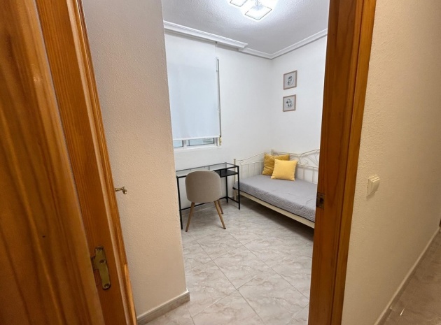 Resale - Apartment - Torrevieja - Torrevieja Centro