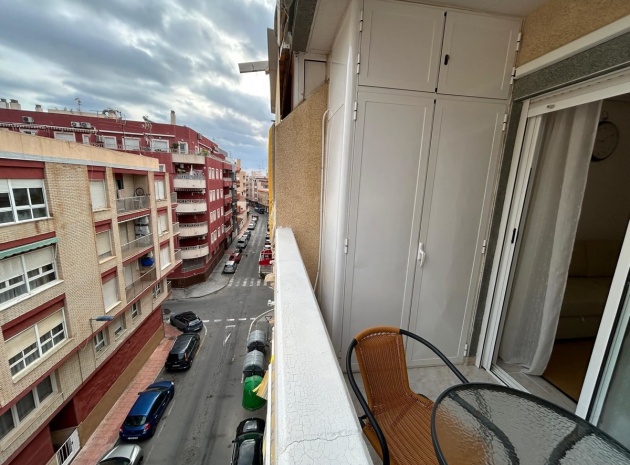 Resale - Apartment - Torrevieja - Torrevieja Centro