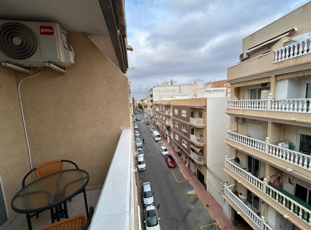 Resale - Apartment - Torrevieja - Torrevieja Centro