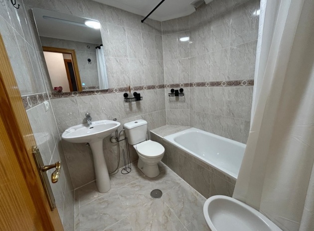 Resale - Apartment - Torrevieja - Torrevieja Centro