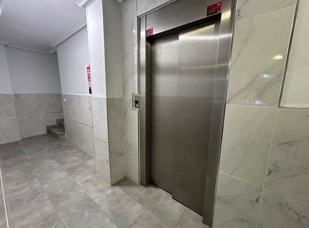 Resale - Apartment - Torrevieja - Torrevieja Centro