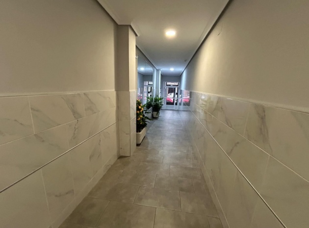 Resale - Apartment - Torrevieja - Torrevieja Centro