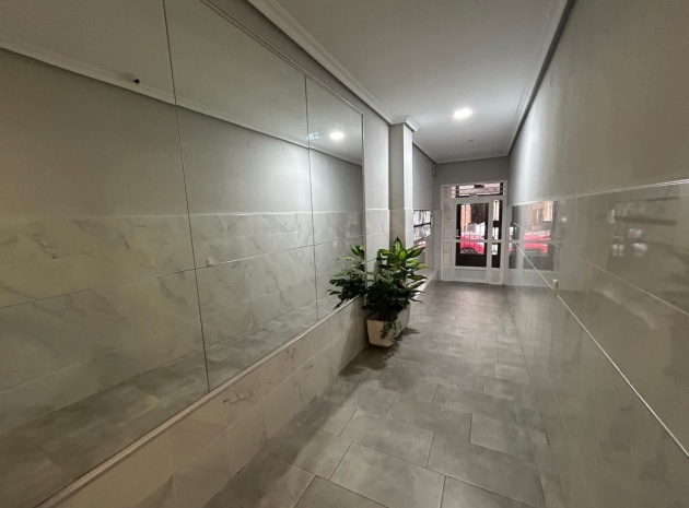Resale - Apartment - Torrevieja - Torrevieja Centro