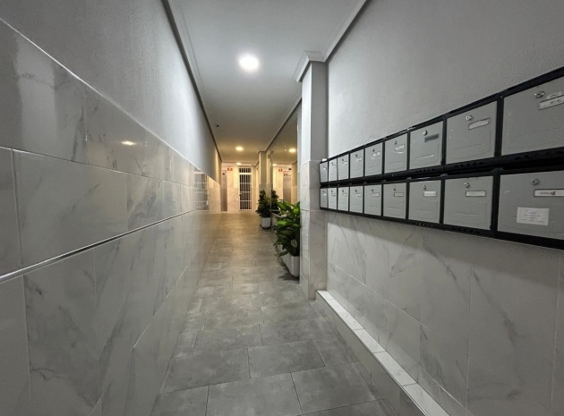 Resale - Apartment - Torrevieja - Torrevieja Centro