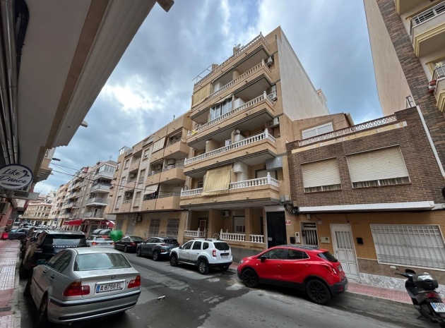Resale - Apartment - Torrevieja - Torrevieja Centro