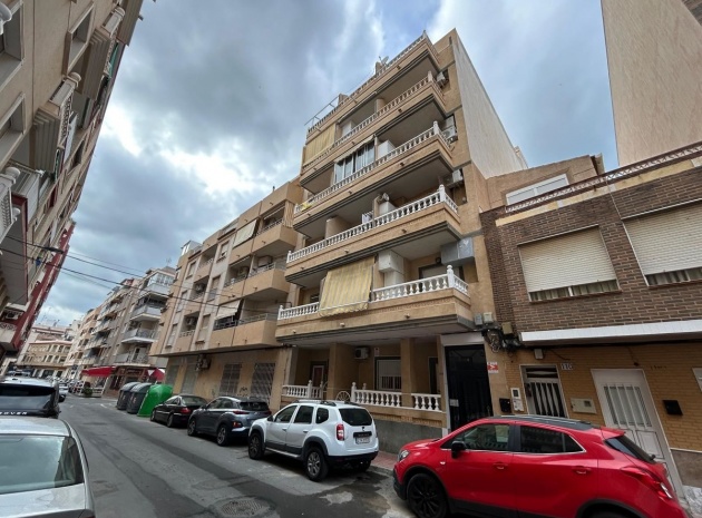 Resale - Apartment - Torrevieja - Torrevieja Centro