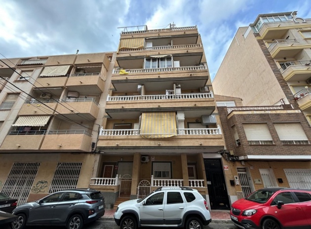 Resale - Apartment - Torrevieja - Torrevieja Centro