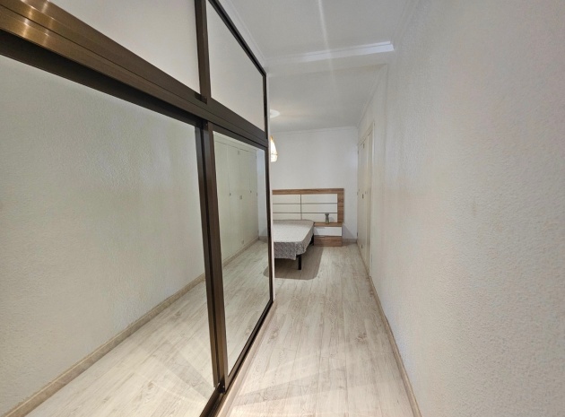 Återförsäljning - Lägenhet - Torrevieja - Torrevieja Centro