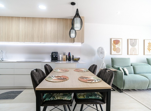 Resale - Apartment - Torrevieja - Torrevieja Centro