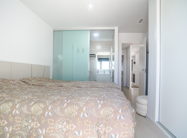 Resale - Apartment - Torrevieja - Torrevieja Centro