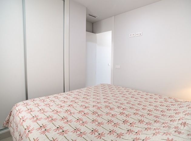 Resale - Apartment - Torrevieja - Torrevieja Centro