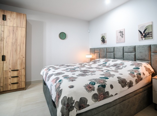 Resale - Apartment - Torrevieja - Torrevieja Centro