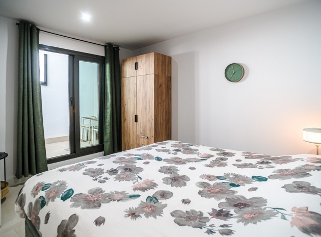 Resale - Apartment - Torrevieja - Torrevieja Centro