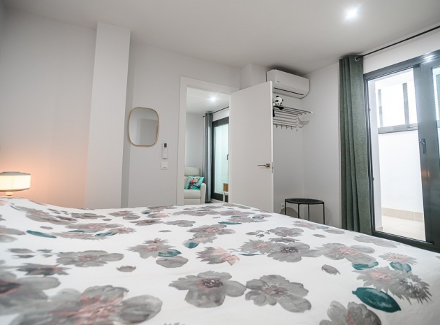 Resale - Apartment - Torrevieja - Torrevieja Centro