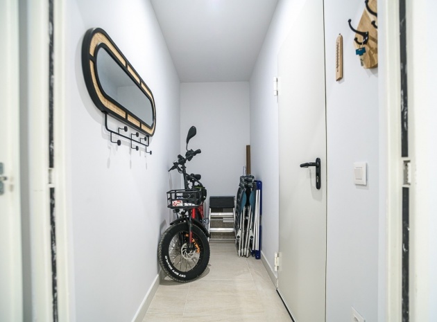 Resale - Apartment - Torrevieja - Torrevieja Centro
