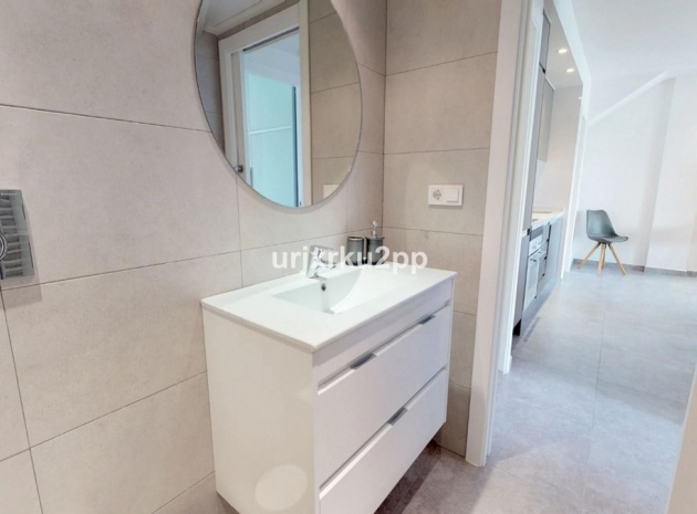 Resale - Apartment - Torrevieja - Aguas Nuevas