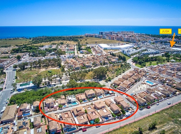 Resale - Villa - Punta Prima