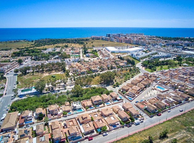Resale - Villa - Punta Prima
