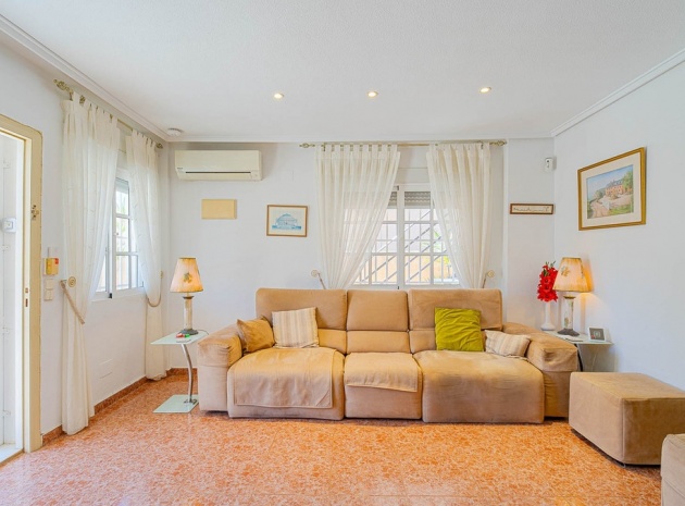 Resale - Villa - Punta Prima
