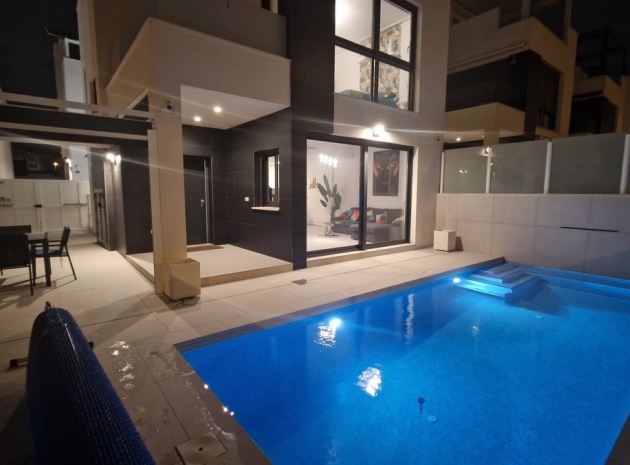 Återförsäljning - Villa - Orihuela - Punta Prima