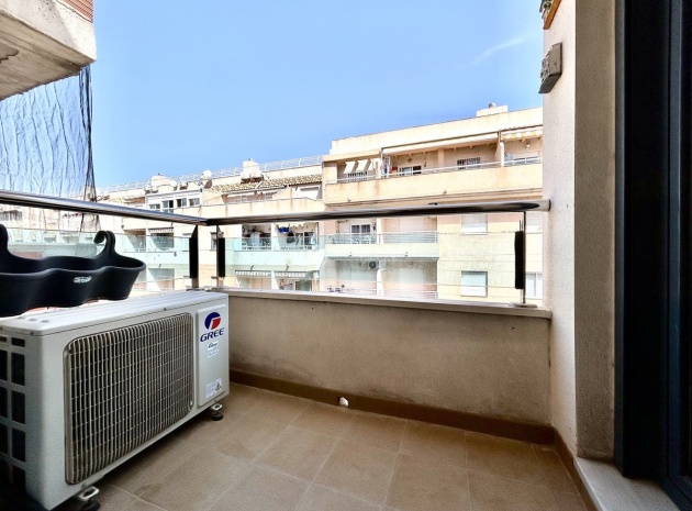 Återförsäljning - Lägenhet - Torrevieja - Torrevieja Centro