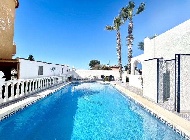Resale - Villa - Orihuela - Villamartin