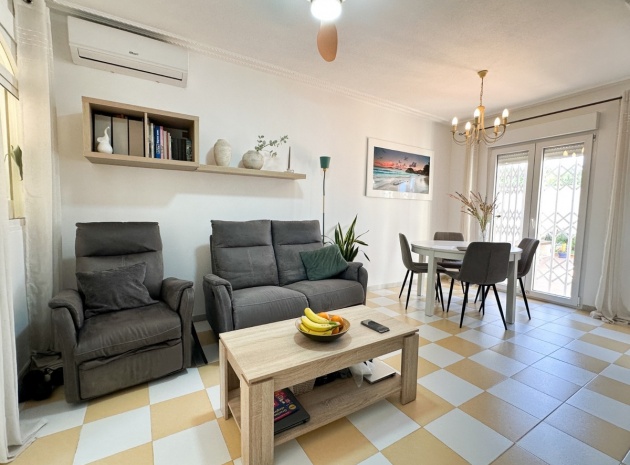 Resale - Villa - Torrevieja - Torrevieja Centro