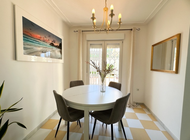 Resale - Villa - Torrevieja - Torrevieja Centro