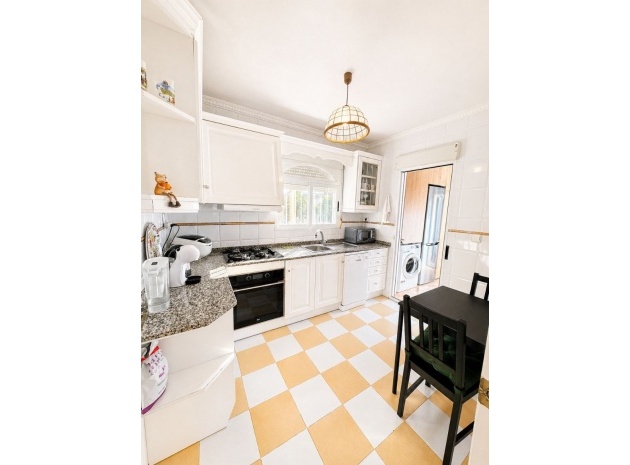 Resale - Villa - Torrevieja - Torrevieja Centro