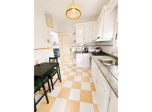 Resale - Villa - Torrevieja - Torrevieja Centro