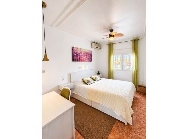 Resale - Villa - Torrevieja - Torrevieja Centro