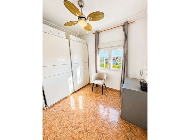 Resale - Villa - Torrevieja - Torrevieja Centro