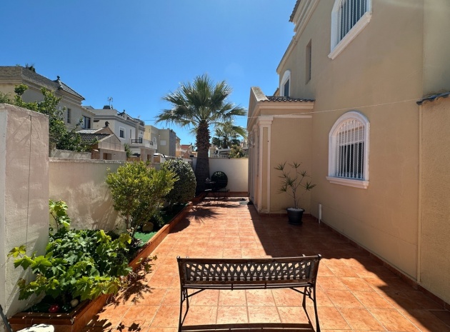 Resale - Villa - Torrevieja - Torrevieja Centro