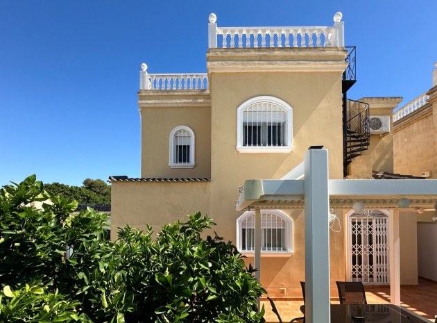 Resale - Villa - Torrevieja - Torrevieja Centro
