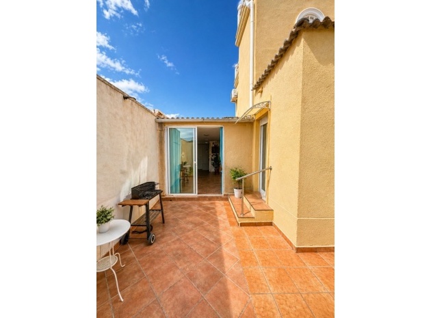 Resale - Villa - Torrevieja - Torrevieja Centro