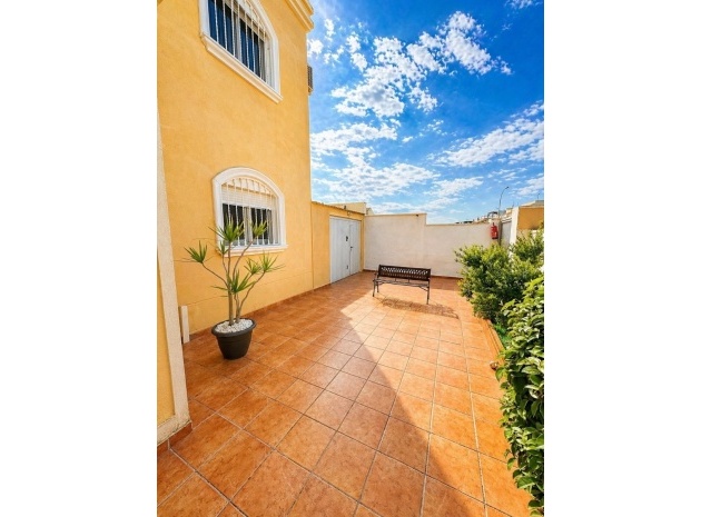 Resale - Villa - Torrevieja - Torrevieja Centro